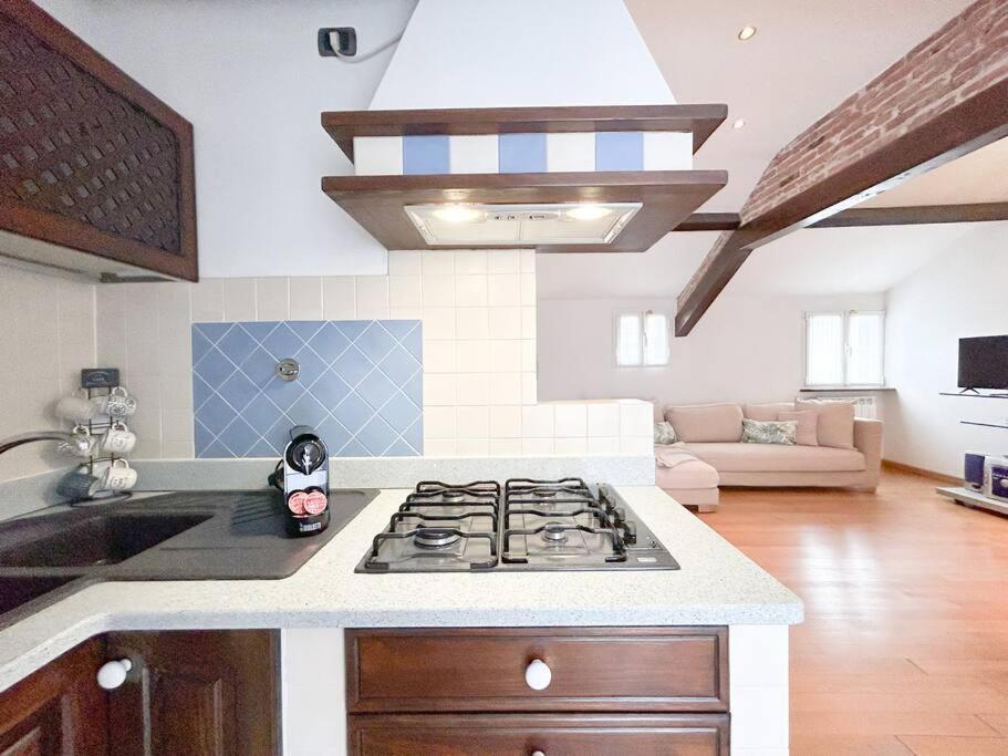 Elegante Mansarda 300Mt Dal Mare - Centro - Wifi Apartment Savona Exterior photo